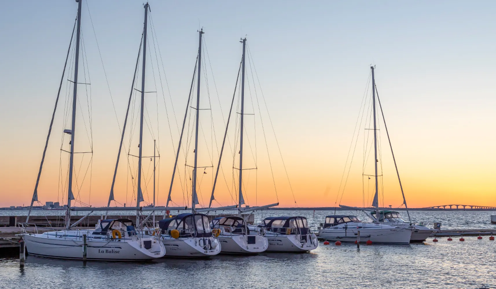 Färjestadens hamn i solnedgång