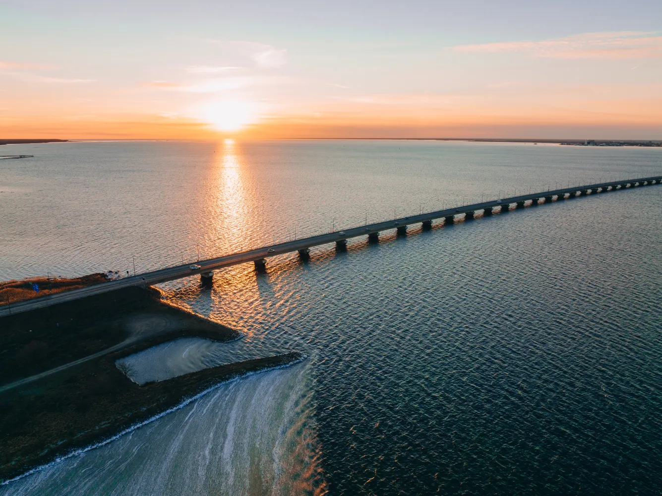 Ölandsbron i solnedgång